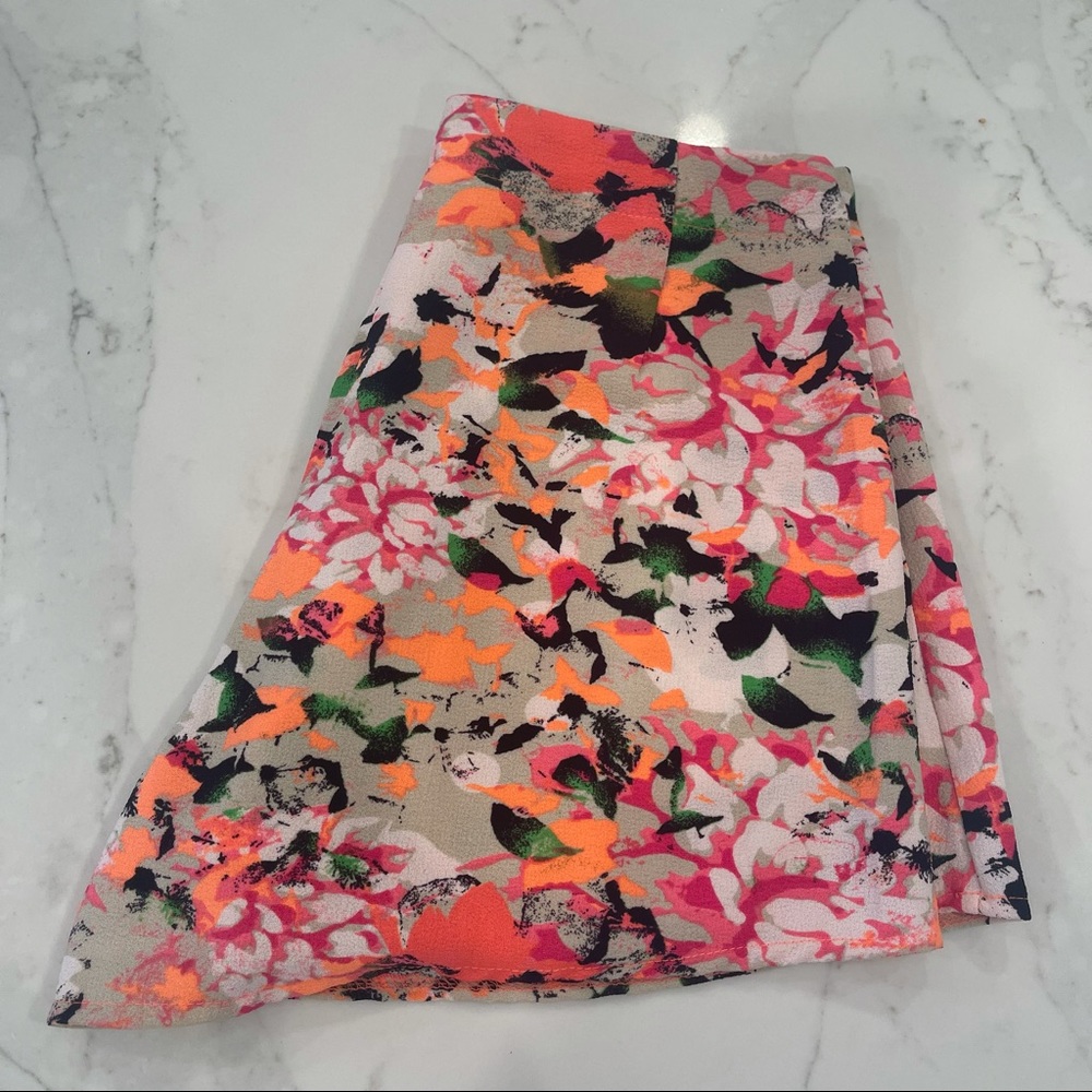 NWOT LF Mika & Gala neon floral patterned shorts - Picture 13 of 14